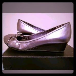 Unisa Sabie silver wedge pumps